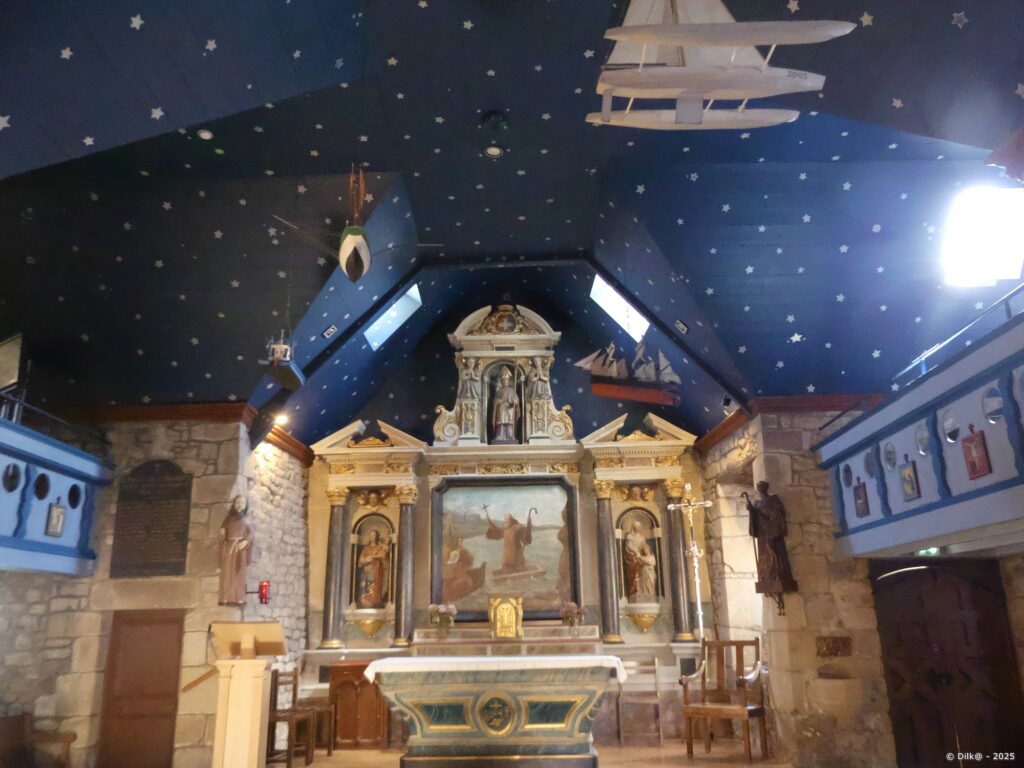 L'intérieur de la chapelle Saint-Philibert