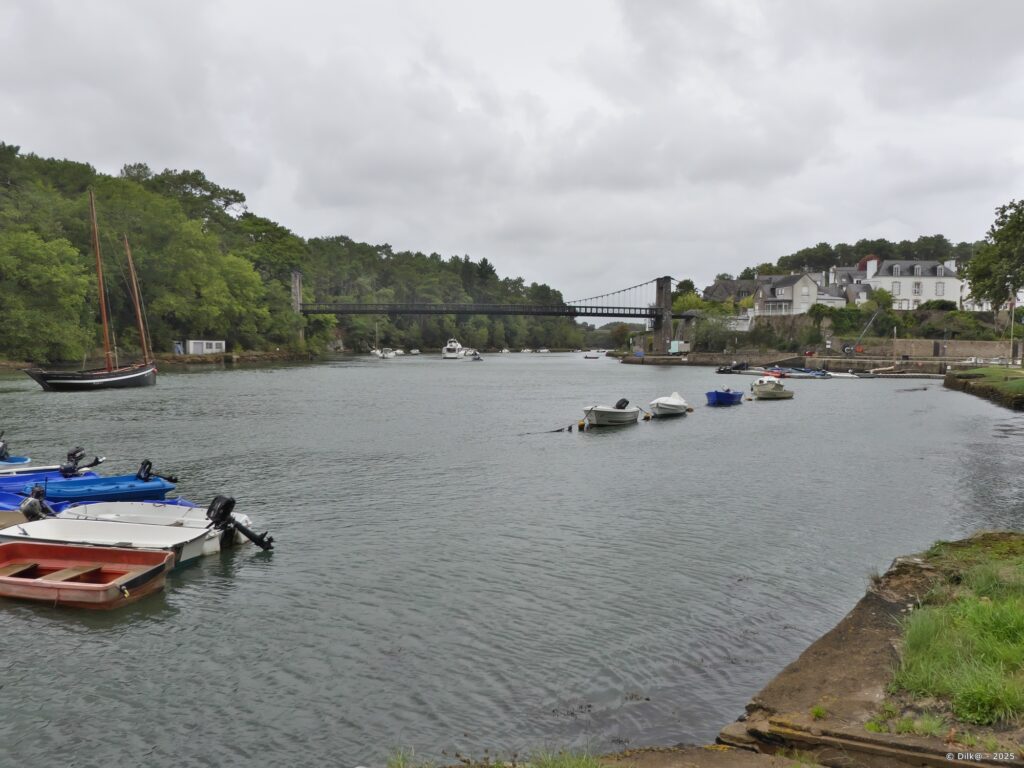 Le vieux pont suspendu du Bono