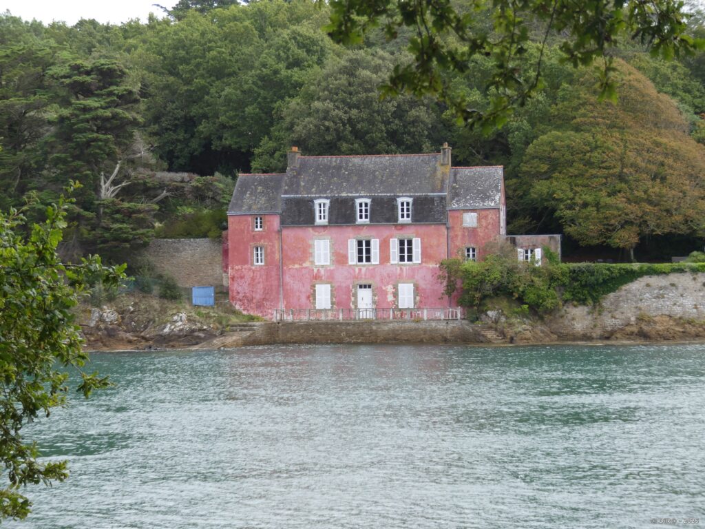 La maison rose de Port Anna à Séné