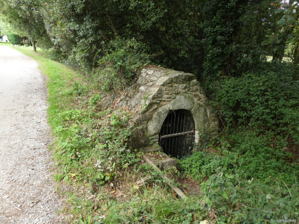 Fontaine le long du chemin