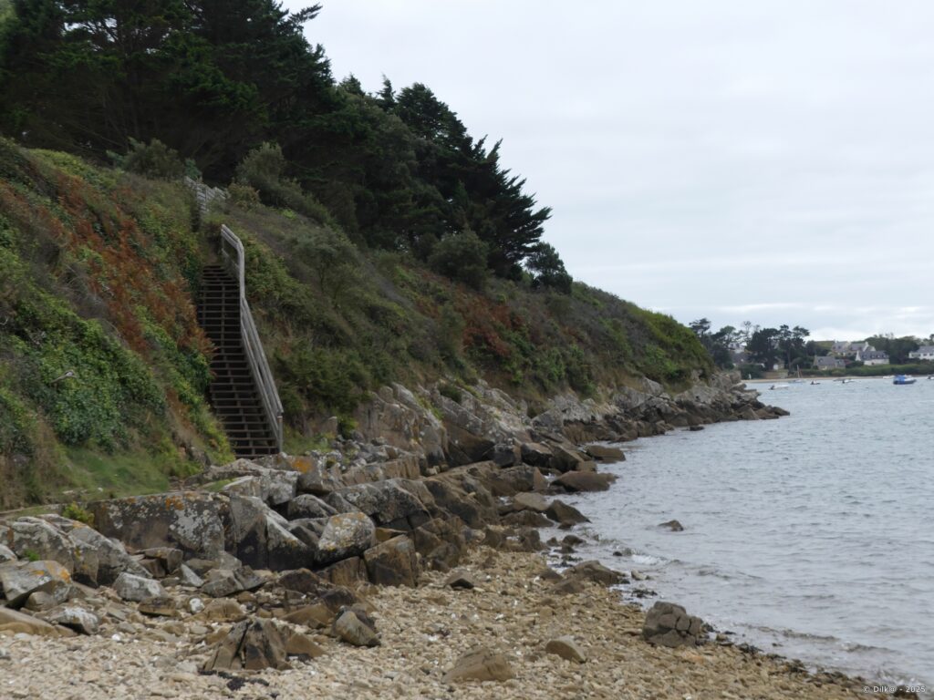 Le GR34 comporte quelques escaliers dans le golfe