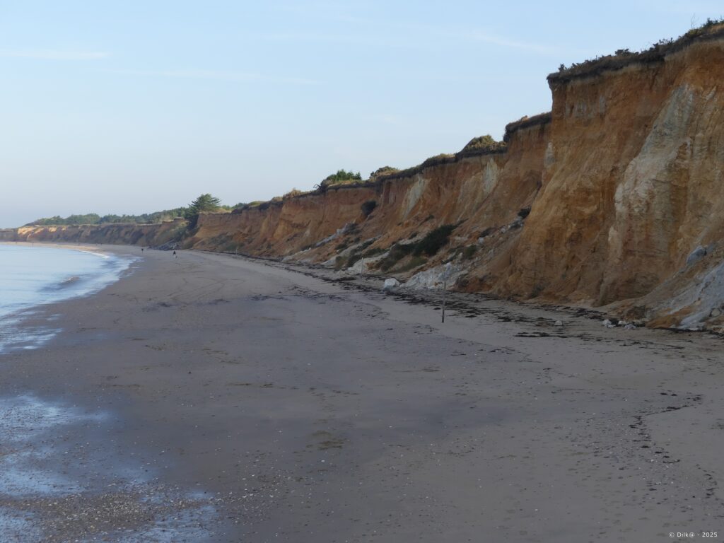 La falaise et la plage de la Mine d'Or