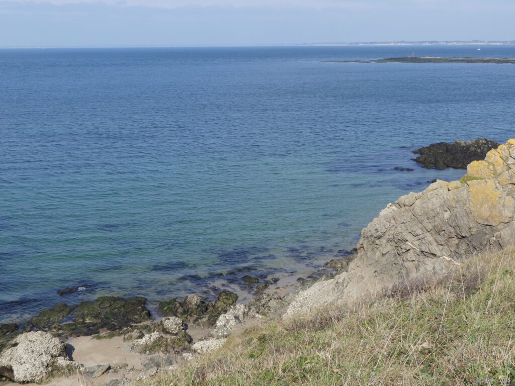 Au loin, la côte de Damgan