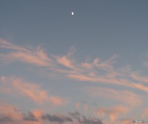 La lune et les nuages