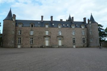 Le château de Bien Assis et la cour d'honneur