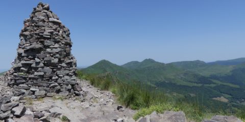 Cairn au sommet du Puy de Chavaroche