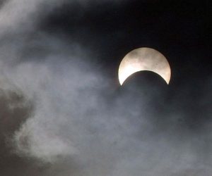 Eclipses sun by Jon Sullivan