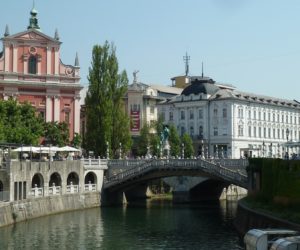Ljubljanica, la rivière, les Trois Ponts et l'église franciscaine