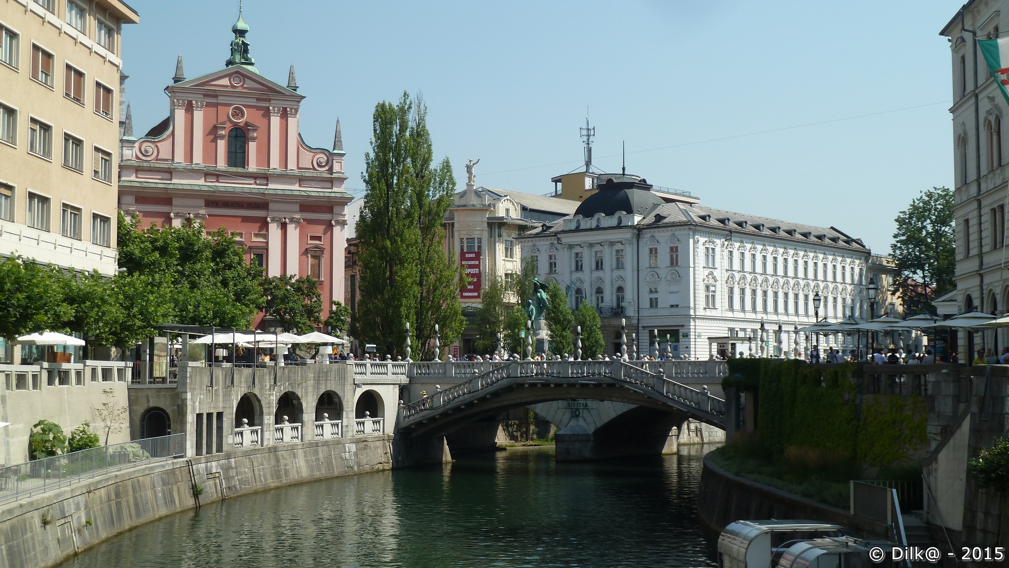 Ljubljanica, la rivière, les Trois Ponts et l'église franciscaine