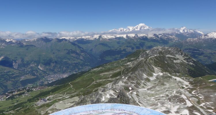 Le Mont Blanc vu du sommet de l'Aiguille Grive à 2732 mètres d'altitude