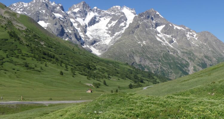 Vue vers le massif de la Meije